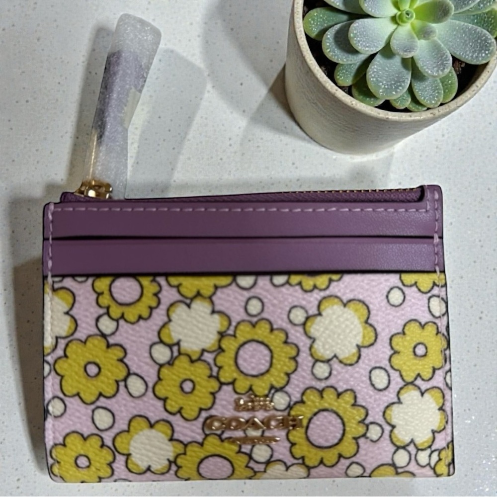 Coach NWT Lilac and Yellow Floral Card Holder - Picture 1 of 6